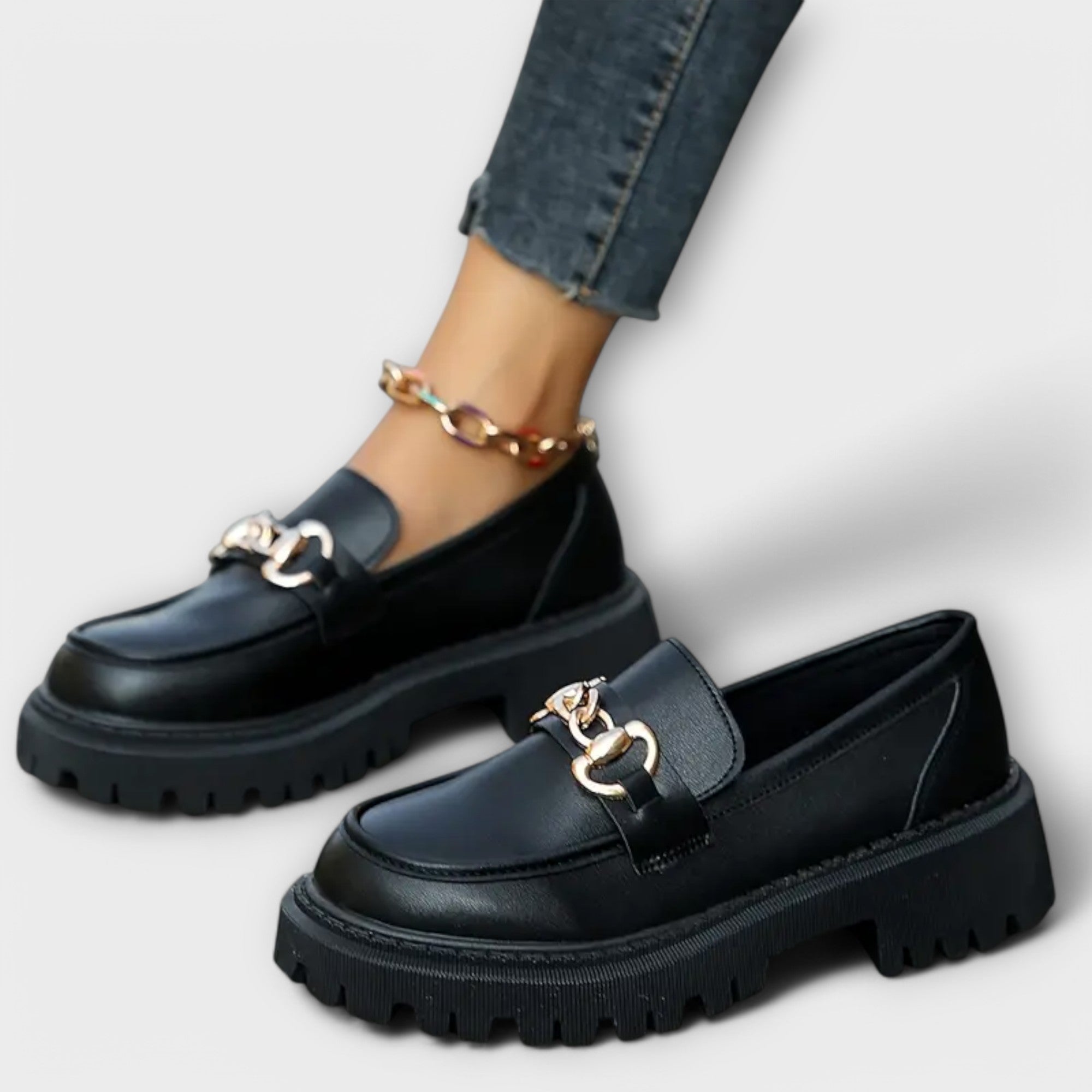 Μοντέρνα γυναικεία πλατφόρμα loafers με αγκράφα